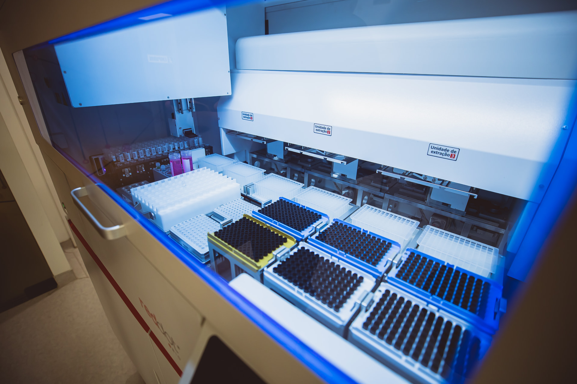 Automated DNA extraction platform at Reddot Bio